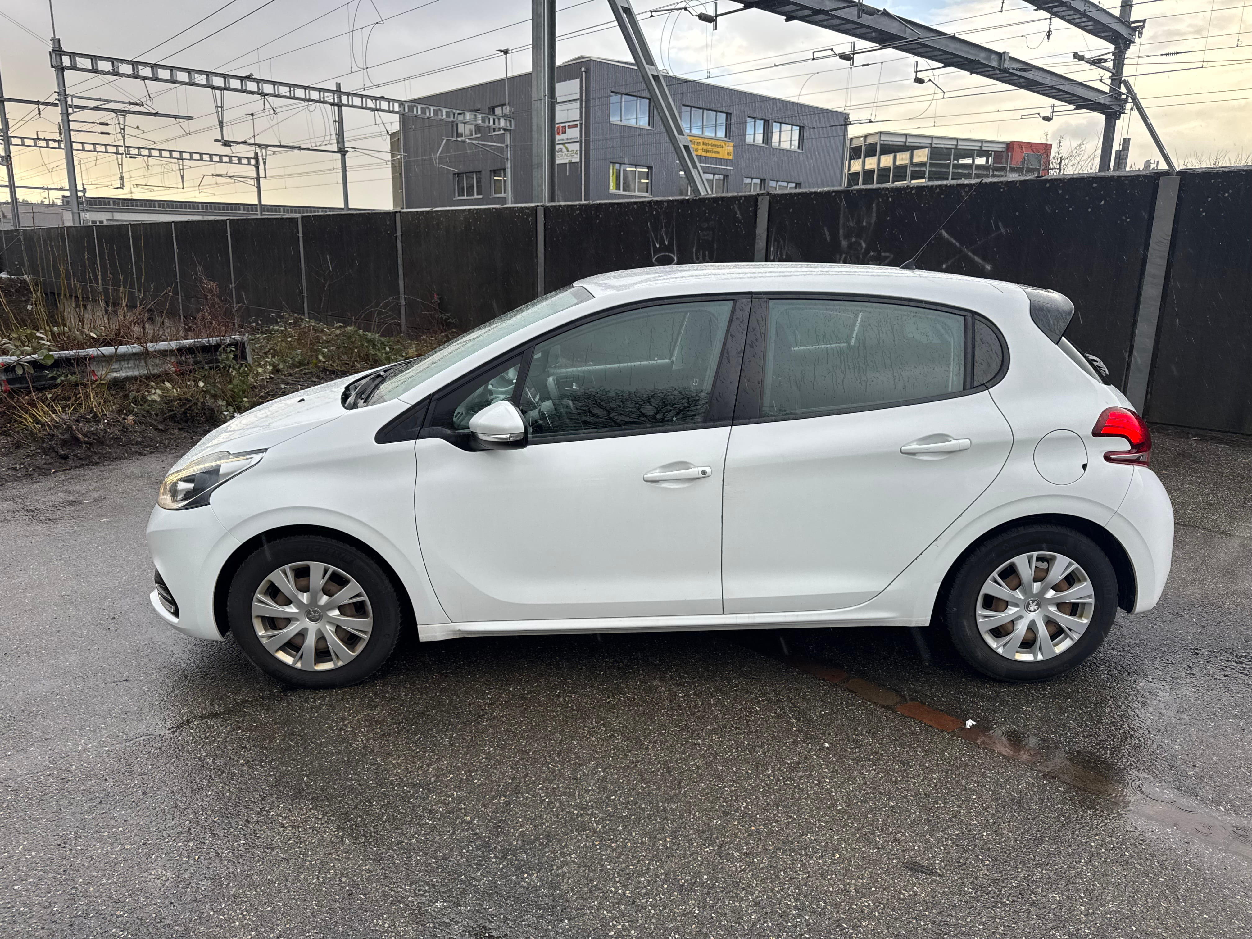 Peugeot 208 1.2 VTi SST – Foto 2