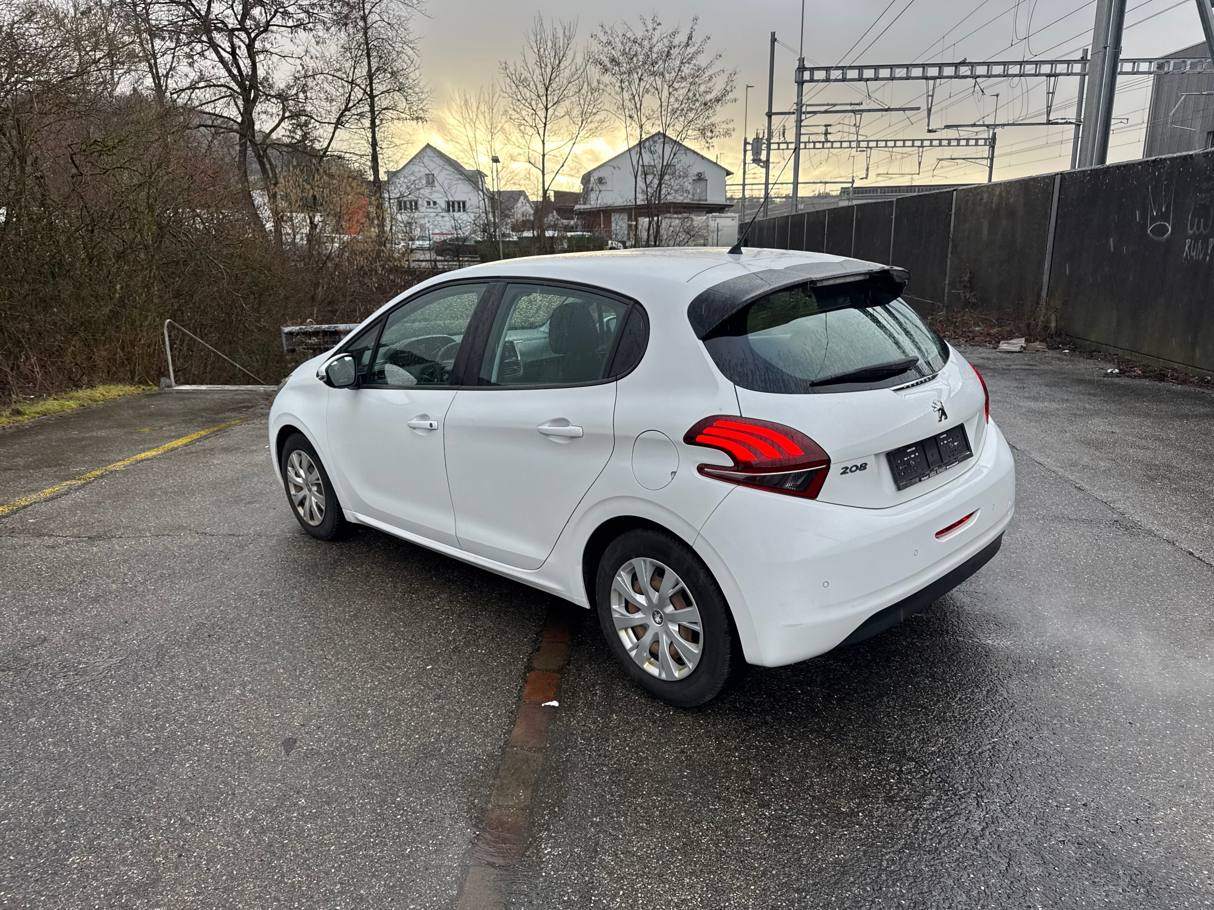 Peugeot 208 1.2 VTi SST – Foto 3